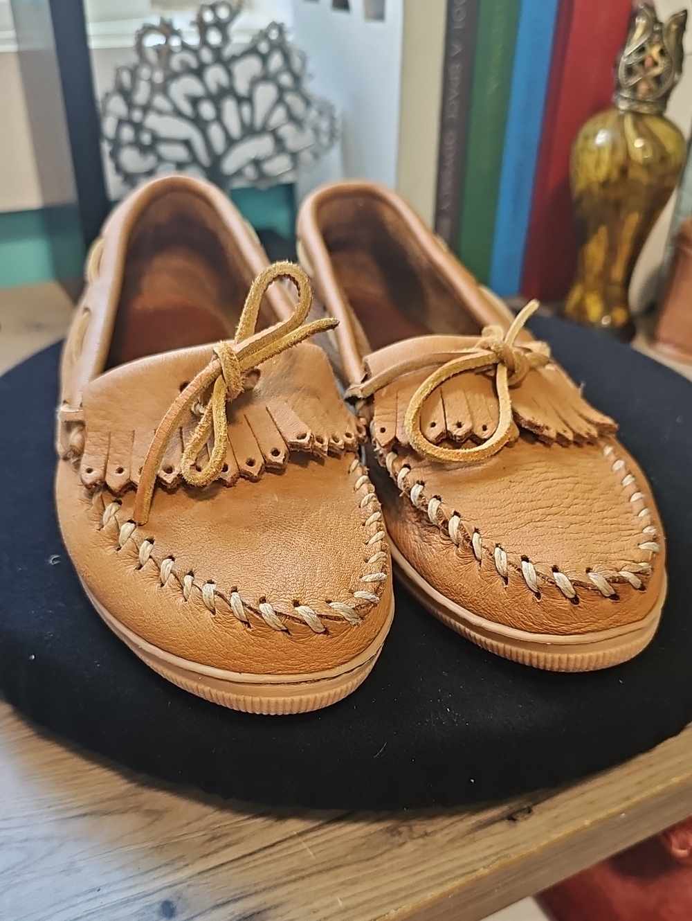 Minnetonka Classic Tan Leather Moccasin Loafers - Women Size 7 Fit Like 7.5